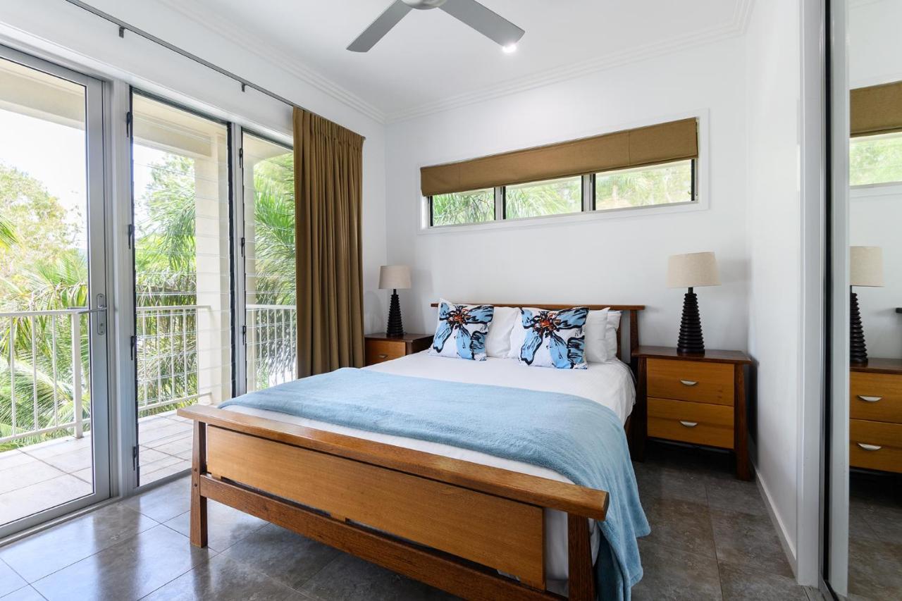 Island Views Beachfront Apartments Palm Cove Extérieur photo