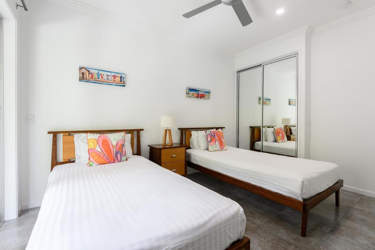 Island Views Beachfront Apartments Palm Cove Extérieur photo