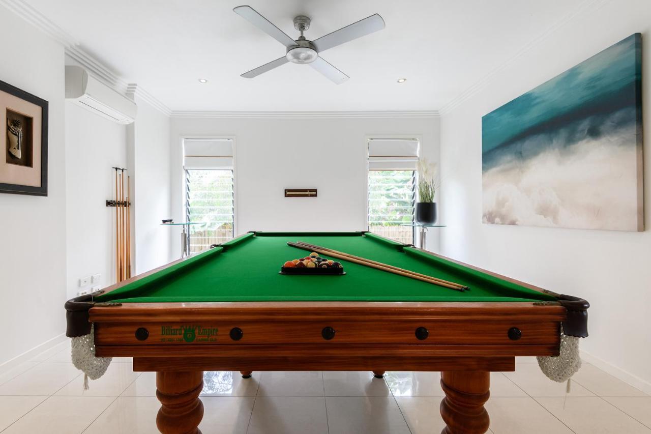 Island Views Beachfront Apartments Palm Cove Extérieur photo