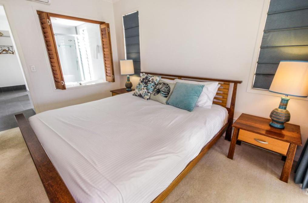 Island Views Beachfront Apartments Palm Cove Extérieur photo