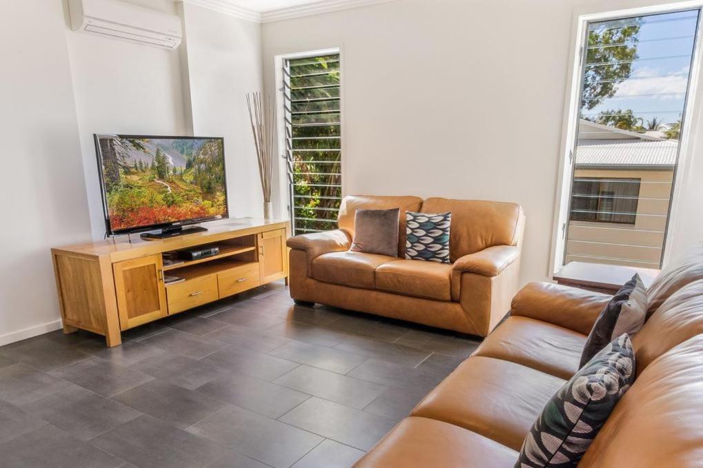 Island Views Beachfront Apartments Palm Cove Extérieur photo