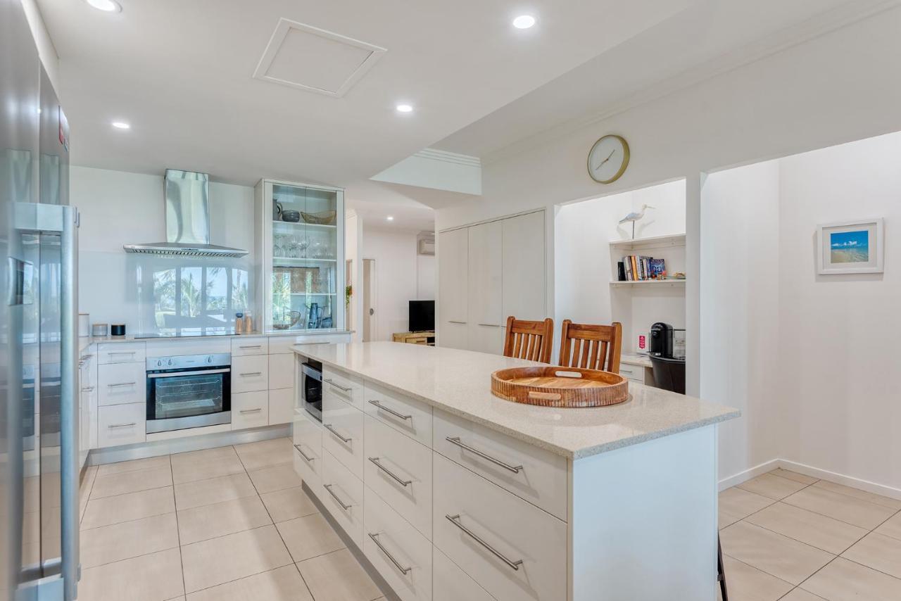 Island Views Beachfront Apartments Palm Cove Extérieur photo
