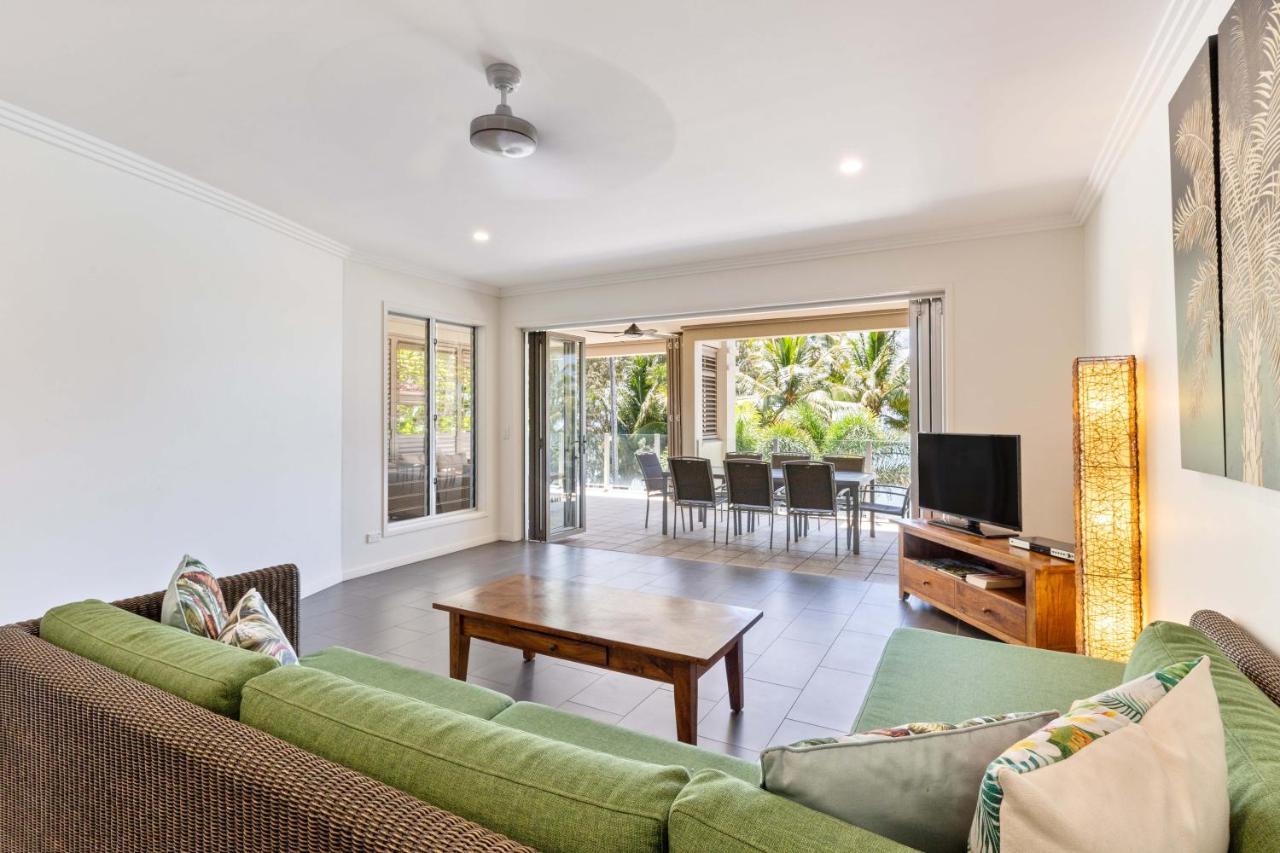 Island Views Beachfront Apartments Palm Cove Extérieur photo