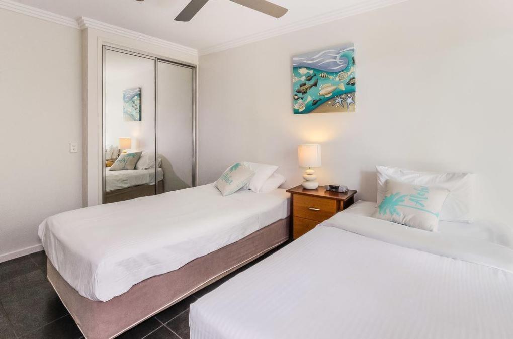 Island Views Beachfront Apartments Palm Cove Extérieur photo
