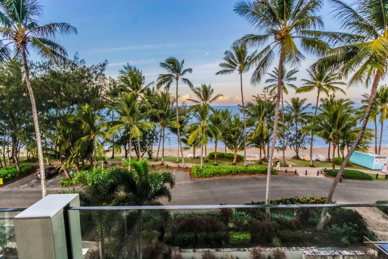 Island Views Beachfront Apartments Palm Cove Extérieur photo