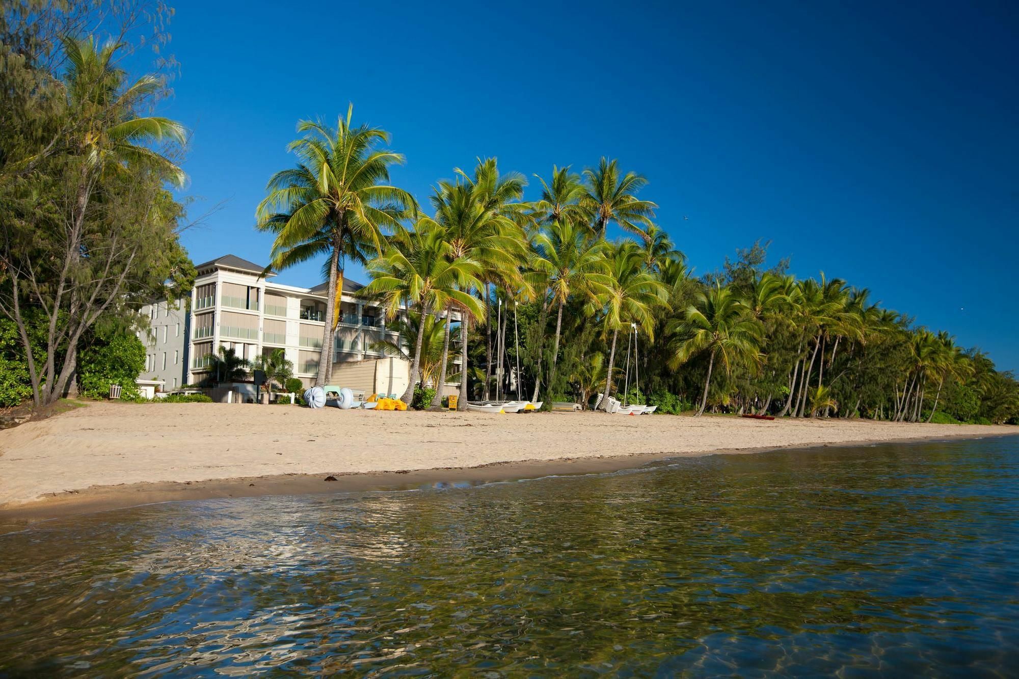 Island Views Beachfront Apartments Palm Cove Extérieur photo