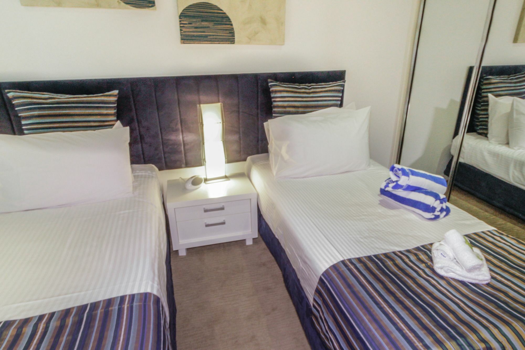 Island Views Beachfront Apartments Palm Cove Extérieur photo