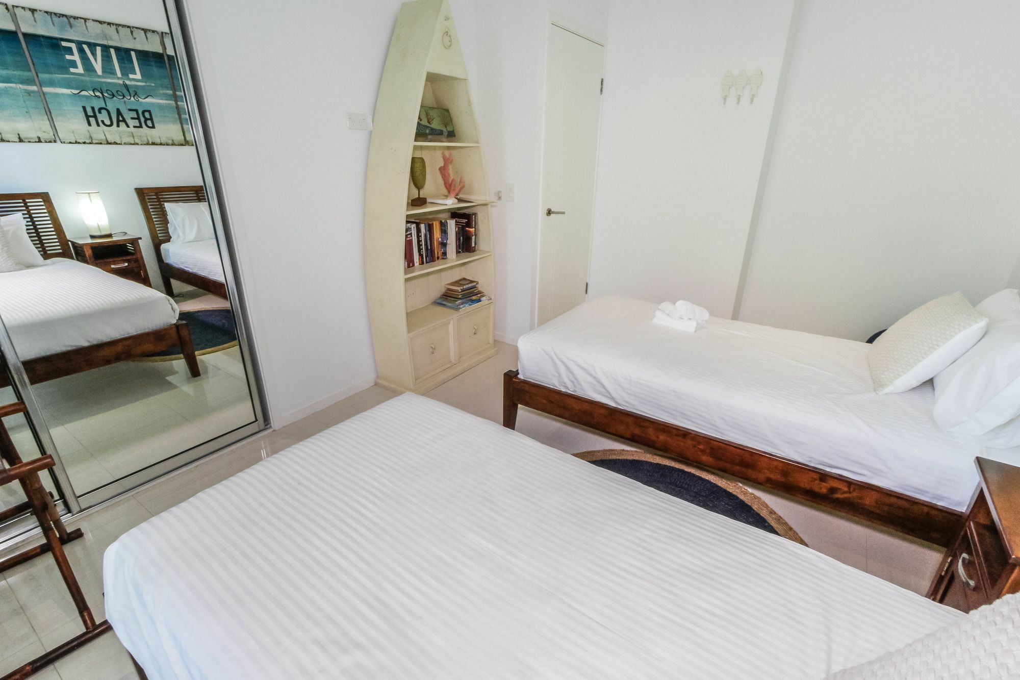 Island Views Beachfront Apartments Palm Cove Extérieur photo